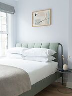 West End Drury Lane Modern 3 Bedroom Apt