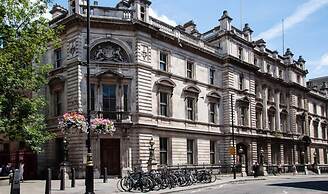 West End Drury Lane Modern 3 Bedroom Apt