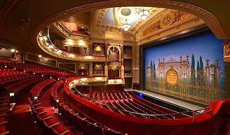 West End Drury Lane Modern 3 Bedroom Apt