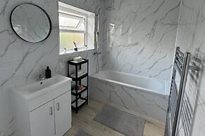 Manchester City Oasis - Spacious 5 Bedroom House