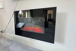 Manchester City Oasis - Spacious 5 Bedroom House