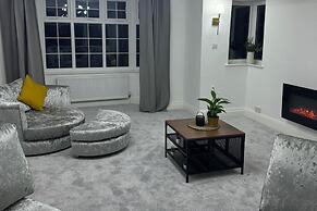 Manchester City Oasis - Spacious 5 Bedroom House