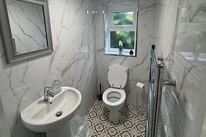 Manchester City Oasis - Spacious 5 Bedroom House