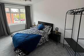 Manchester City Oasis - Spacious 5 Bedroom House