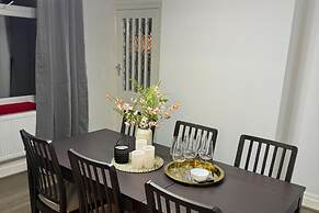 Manchester City Oasis - Spacious 5 Bedroom House