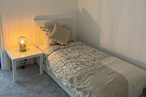 Manchester City Oasis - Spacious 5 Bedroom House