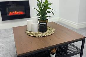 Manchester City Oasis - Spacious 5 Bedroom House