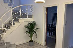 Manchester City Oasis - Spacious 5 Bedroom House