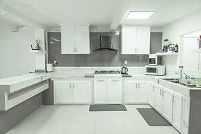 Best Location Airport & Embassy Access