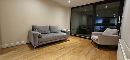 Modern & Lovely 2 Bed in London