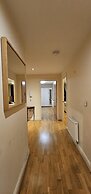 Modern & Lovely 2 Bed in London