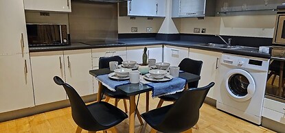 Modern & Lovely 2 Bed in London