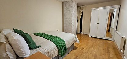 Modern & Lovely 2 Bed in London