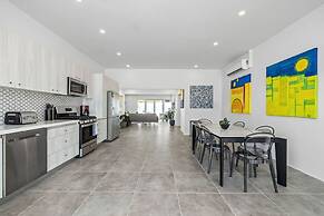 Modern Trestrapi Beach Villa 8 bed 8 Bath 2 Pools