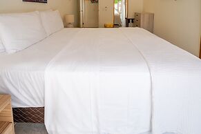 Modern Trestrapi Beach Villa 8 bed 8 Bath 2 Pools