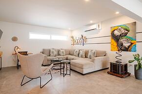 Modern Trestrapi Beach Villa 8 bed 8 Bath 2 Pools