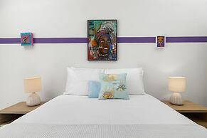 Modern Trestrapi Beach Villa 8 bed 8 Bath 2 Pools