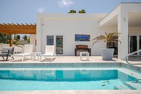 Modern Trestrapi Beach Villa 8 bed 8 Bath 2 Pools