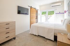 Modern Trestrapi Beach Villa 8 bed 8 Bath 2 Pools