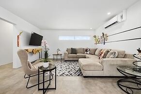 Modern Trestrapi Beach Villa 8 bed 8 Bath 2 Pools