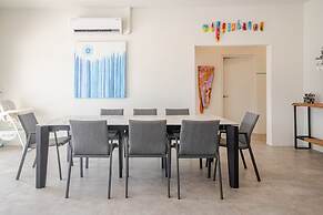 Modern Trestrapi Beach Villa 8 bed 8 Bath 2 Pools