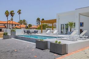 Modern Trestrapi Beach Villa 8 bed 8 Bath 2 Pools