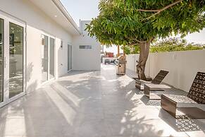 Modern Trestrapi Beach Villa 8 bed 8 Bath 2 Pools