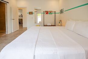 Modern Trestrapi Beach Villa 8 bed 8 Bath 2 Pools