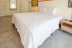 Modern Trestrapi Beach Villa 8 bed 8 Bath 2 Pools