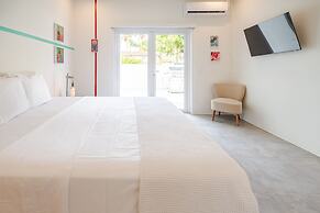 Modern Trestrapi Beach Villa 8 bed 8 Bath 2 Pools