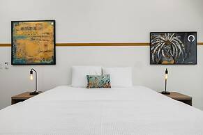 Modern Trestrapi Beach Villa 8 bed 8 Bath 2 Pools