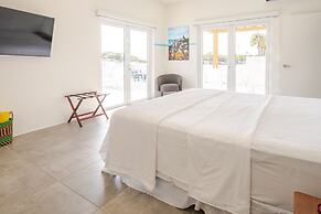 Modern Trestrapi Beach Villa 8 bed 8 Bath 2 Pools