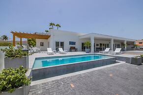 Modern Trestrapi Beach Villa 8 bed 8 Bath 2 Pools
