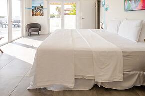 Modern Trestrapi Beach Villa 8 bed 8 Bath 2 Pools