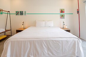 Modern Trestrapi Beach Villa 8 bed 8 Bath 2 Pools