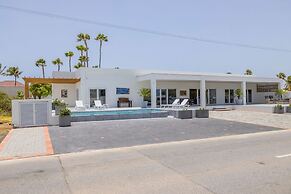 Modern Trestrapi Beach Villa 8 bed 8 Bath 2 Pools