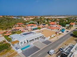 Modern Trestrapi Beach Villa 8 bed 8 Bath 2 Pools