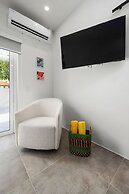 Modern Trestrapi Beach Villa 8 bed 8 Bath 2 Pools