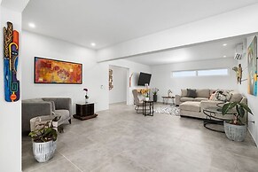 Modern Trestrapi Beach Villa 8 bed 8 Bath 2 Pools