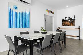 Modern Trestrapi Beach Villa 8 bed 8 Bath 2 Pools