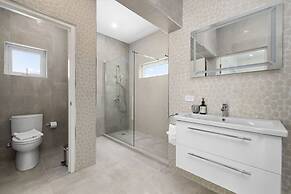 Modern Trestrapi Beach Villa 8 bed 8 Bath 2 Pools