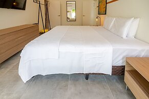 Modern Trestrapi Beach Villa 8 bed 8 Bath 2 Pools