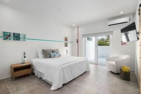 Modern Trestrapi Beach Villa 8 bed 8 Bath 2 Pools