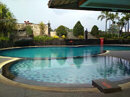 Comfy And Stylish 2Br At Grand Setiabudi Apartment