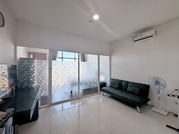 Good Location And Relaxing 1Br Apartment At Aryaduta Residence