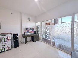 Good Location And Relaxing 1Br Apartment At Aryaduta Residence