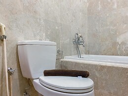 Spacious And Modern Look 3Br Bellezza Apartment