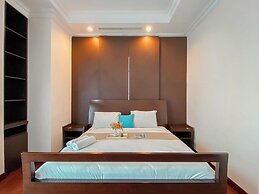 Spacious And Modern Look 3Br Bellezza Apartment