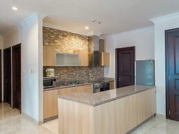 Spacious And Modern Look 3Br Bellezza Apartment