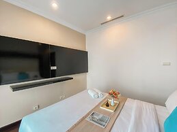 Spacious And Modern Look 3Br Bellezza Apartment